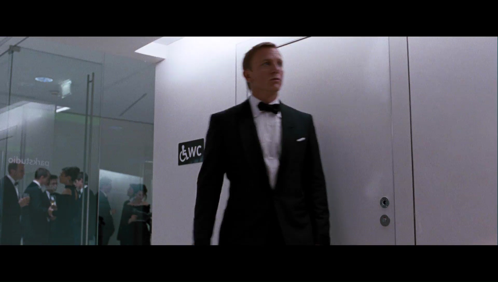 007 Quantum 1080p Lat-Cast-Ing 5.1 (2008) 1Gh5MSyX_o